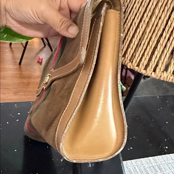 Gucci Tan Suede Clutch with Green and Red Accents - Picture 5 of 12